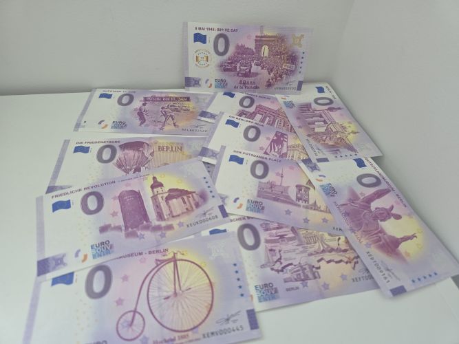 Lot 10 Billets Euros Souvenir BERLIN + 8 Mai 1945 Anniversary
