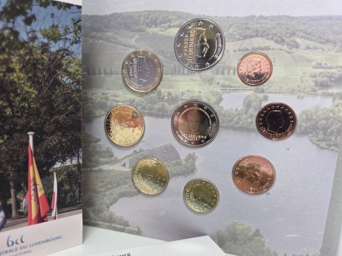 Coffret BU Luxembourg 2025 - 8 pièces + 2€ Commémorative Henri Version PHOTO