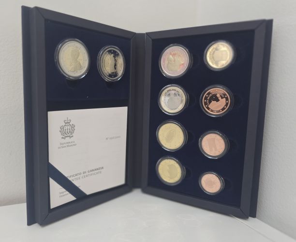 Coffret BE Euros Saint-Marin 2025 - 8 pièces + 2 x 2€ Commémoratives