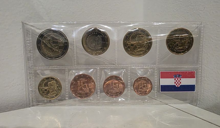 Pochette + Serie Euros Croatie 2023 : 8 pieces 1centimes a 2€